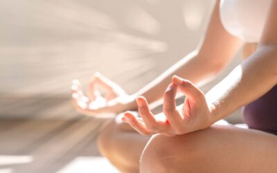 Yoga disciplina que cuida y fortalece el cuerpo, la mente y el espíritu